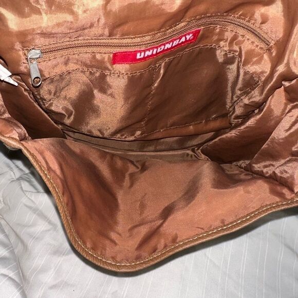 Union Bay Elephant 🐘 Print Crossbody Mini Messenger style bag. - Picture 3 of 8